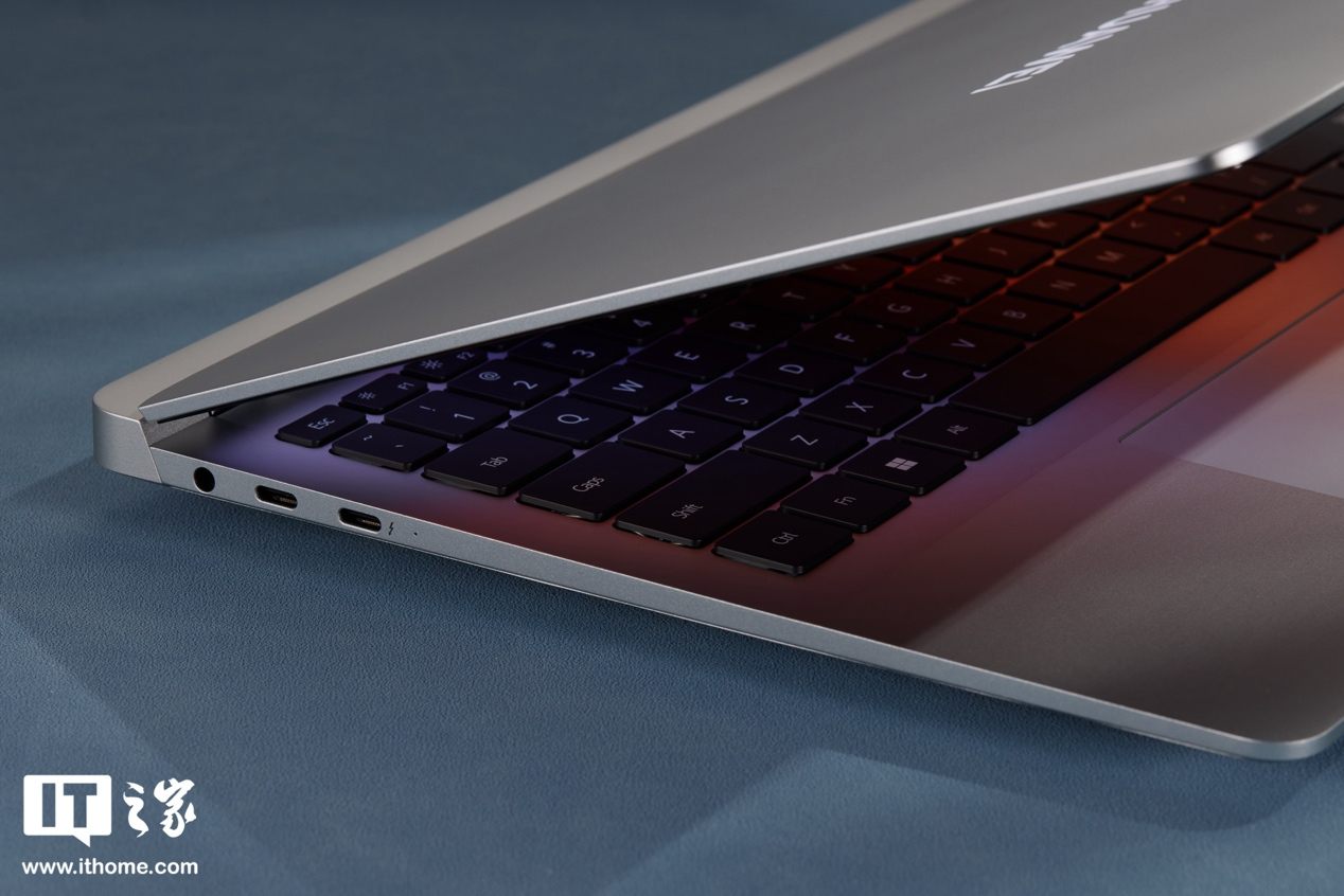 楔形全金属机身，星光灯加持，华为 MateBook GT 14 开箱