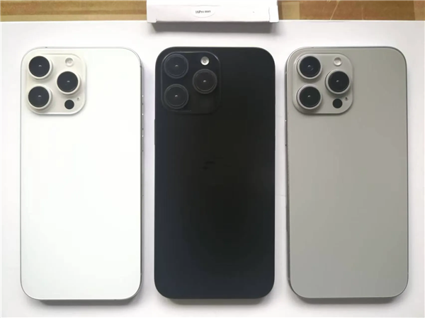 iPhone 16进入备货关键期:富士康大举招人 面试排长队