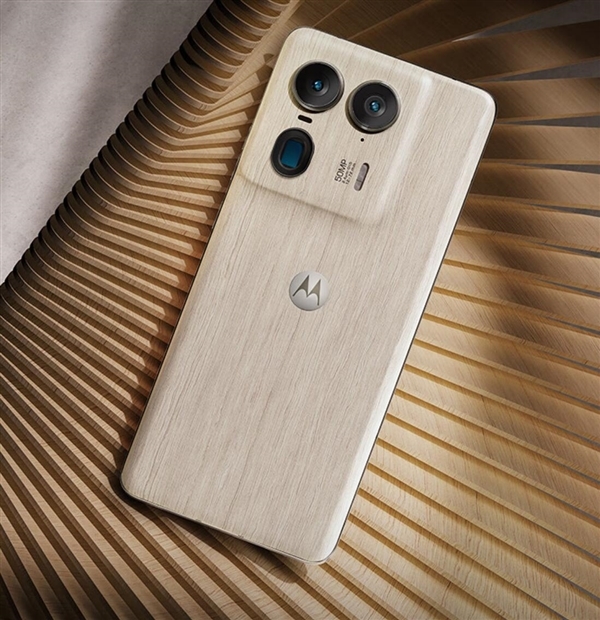 联想moto x50 ultra ai元启版宣布免费升杯:16+1tb仅4299元