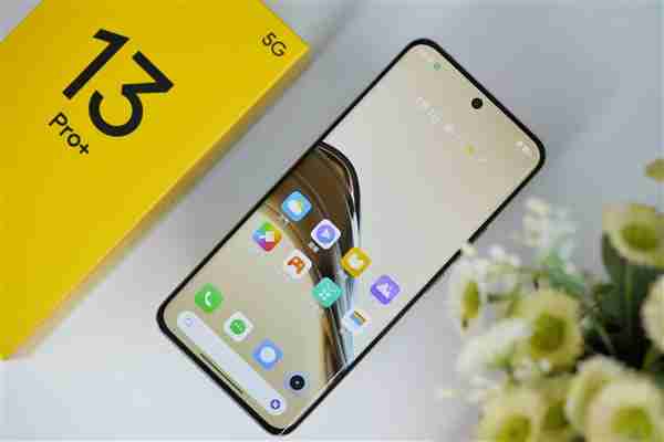 首发全新索尼超光影潜望长焦!真我13 Pro+图赏