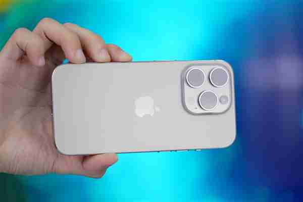 全红婵给妈妈买手机引热议:入手256GB iPhone 15 Pro Max