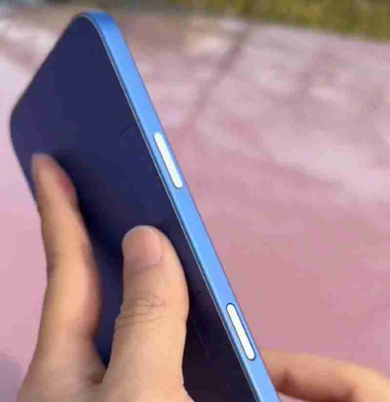 苹果iPhone 16系列模型机曝光:屏幕更大,新增拍照键