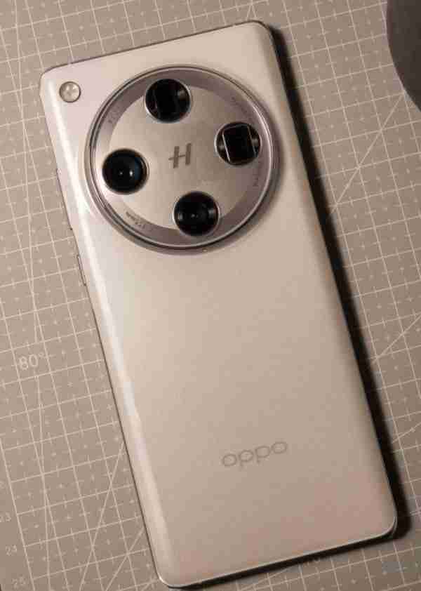 OPPO Find X8 Pro工程机泄露:双潜望长焦位置变了