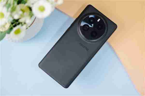 真我GT7 Pro产品力拉满:超声波指纹、超大电池、百瓦快充均在列