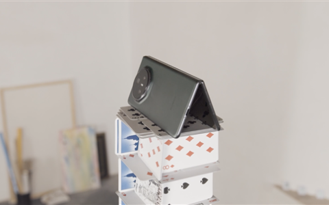 荣耀Magic V3挑战吉尼斯认证最高纸牌屋 用纪录见证纪录