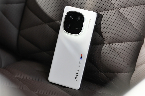 史上最强直屏旗舰!iQOO 13获认证:首批搭载骁龙8 Gen4+2K屏