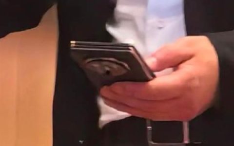 华为巅峰之作三折叠屏手机即将发布！李小龙：我想了很多年终于能做出来了