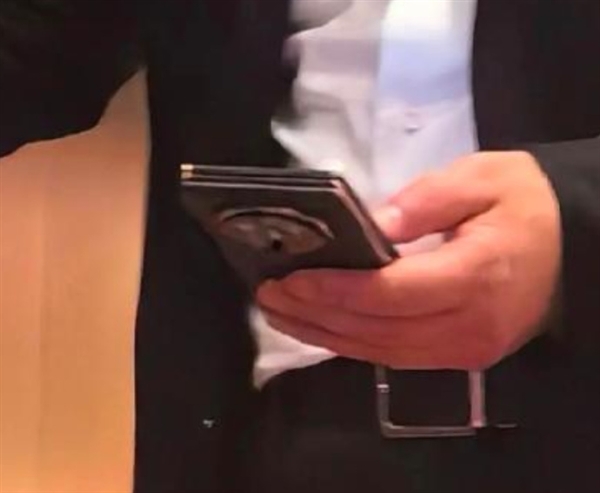 华为巅峰之作三折叠屏手机即将发布!李小龙:我想了很多年终于能做出来了