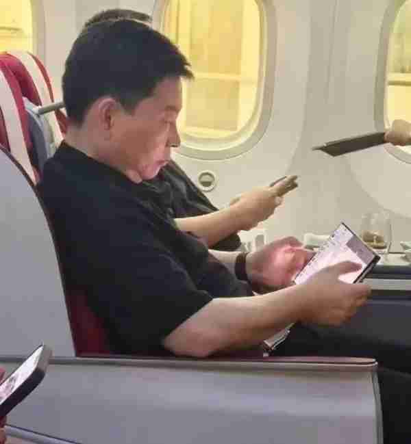 全球第一款三折叠屏!华为Mate XT屏幕供应商曝光