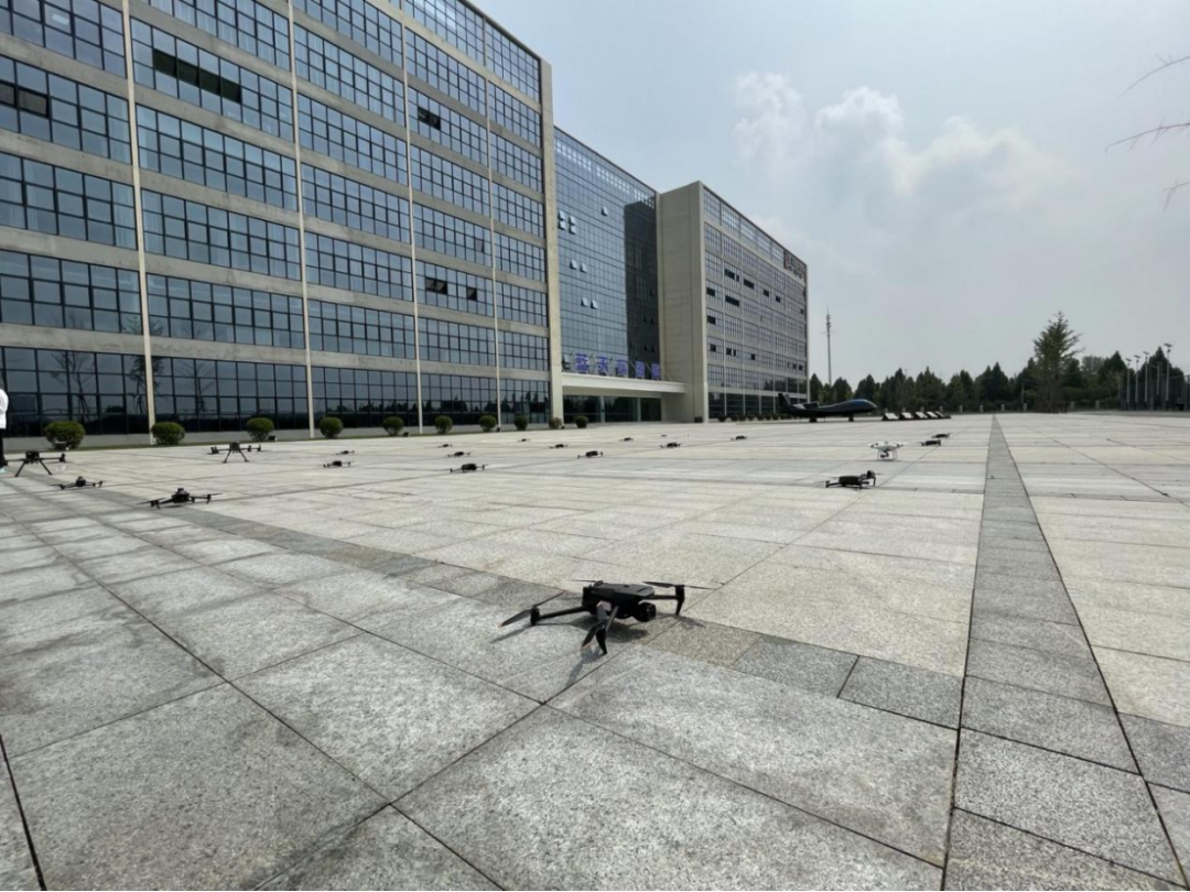 业界首次,中国联通与中兴通讯完成 5G-A 低空通感大规模无人机机群试验