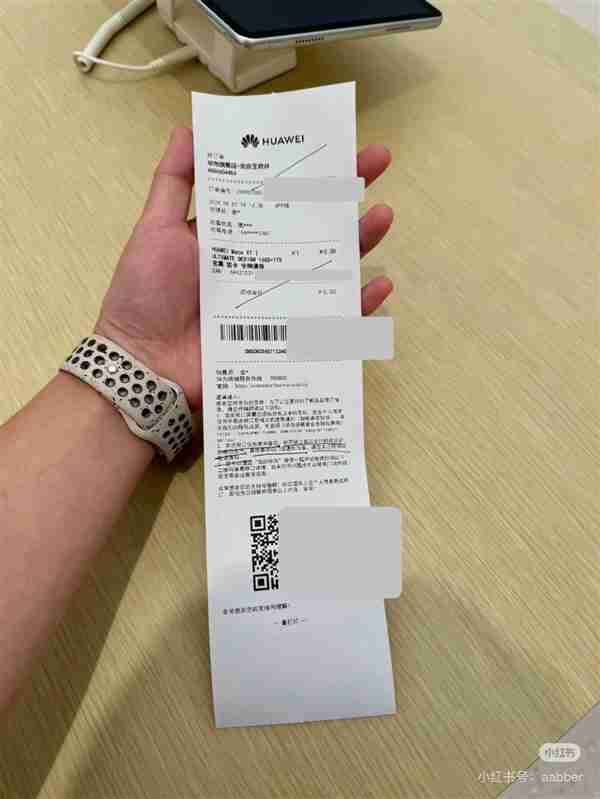 华为三折叠手机Mate XT非凡大师预订!线下门店再现排队盛况 每人限1台