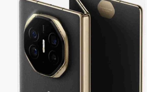 华为 Mate XT 非凡大师三折叠手机“玄黑”配色版曝光：黑金内敛风格