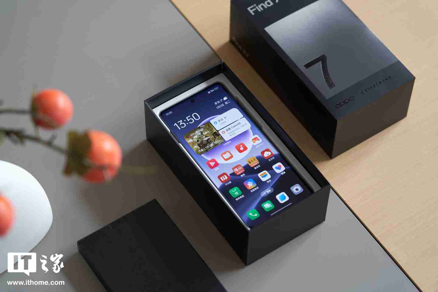 OPPO Find X8 真机曝光:流体云改居中灵动岛、小布建议支持上下翻页