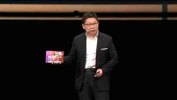 史无前例首款三折屏!华为Mate XT非凡大师发布:19999元起