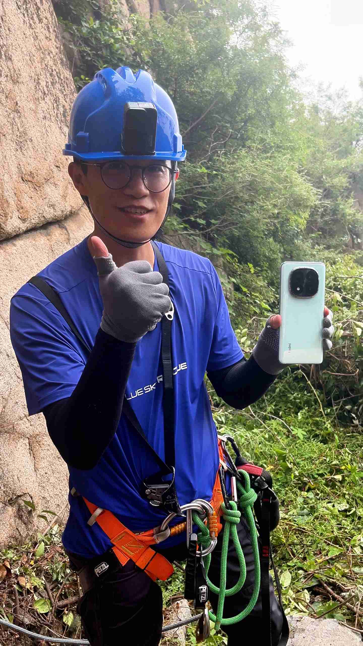 小米王腾晒 Redmi Note 14 Pro+ 真机,展示抗摔、防水性能