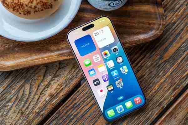苹果挤牙膏果粉也排队买买买!iPhone 16 Pro Max到底强在哪