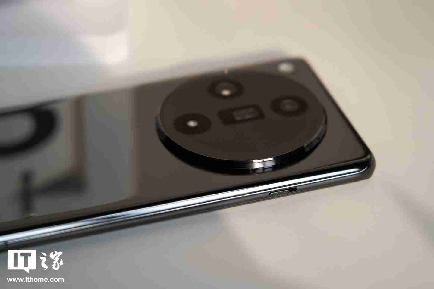 OPPO 周意保称 Find X8 手机重量“绝对是 1 开头,不是 2 开头”