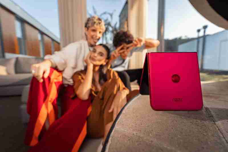 摩托罗拉 Razr 50s 折叠屏手机现身 Geekbench:天玑 7300,配 8GB RAM