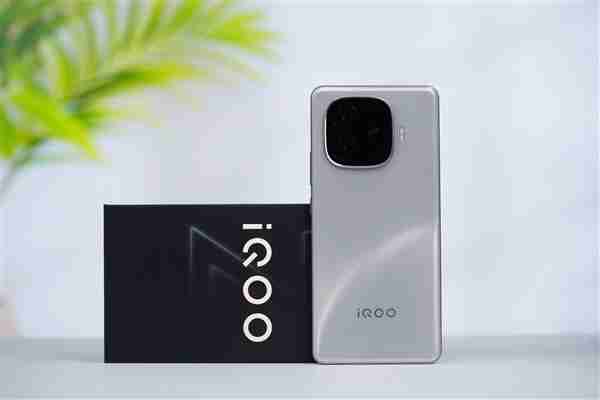 天玑9300+价格屠夫!iQOO Z9 Turbo+图赏