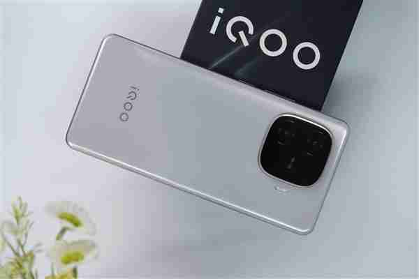 天玑9300+价格屠夫!iQOO Z9 Turbo+图赏