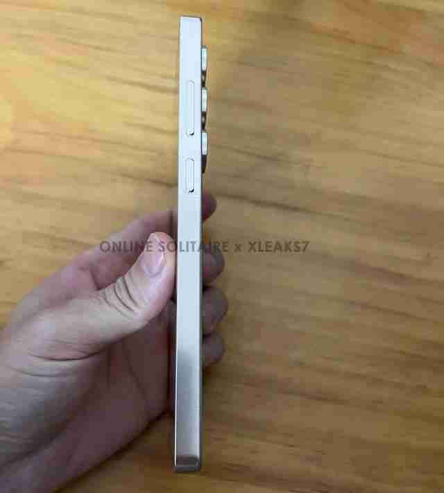 三星机皇Galaxy S25 Ultra手机曝料:设计再突破
