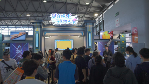 坏了,这游戏怎么“打铁”打到线下了?