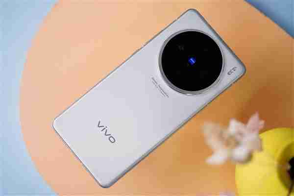 年底国产旗舰扎堆杀到!vivo冲击连续四年国产销量第一:x200系列要来了