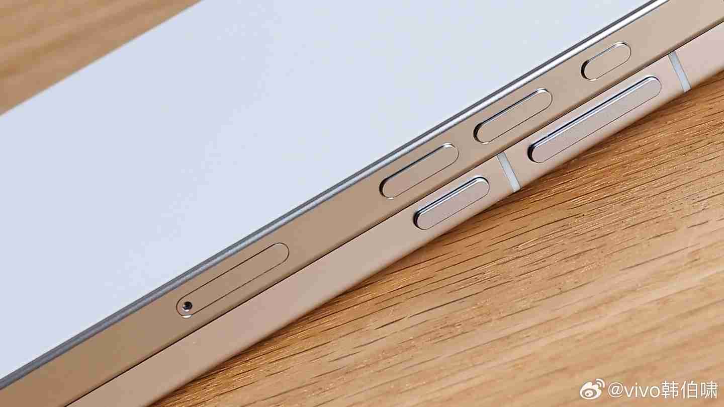 vivo 韩伯啸公布 X200 标准版手机正面照,全等深微四曲设计