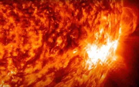 太阳再次爆发 X 级耀斑，引发美洲无线电中断