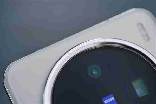 全等深微四曲屏!vivo X200图赏