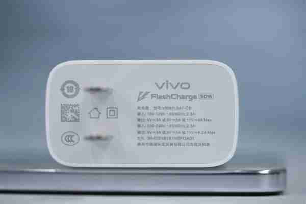 全等深微四曲屏!vivo X200图赏