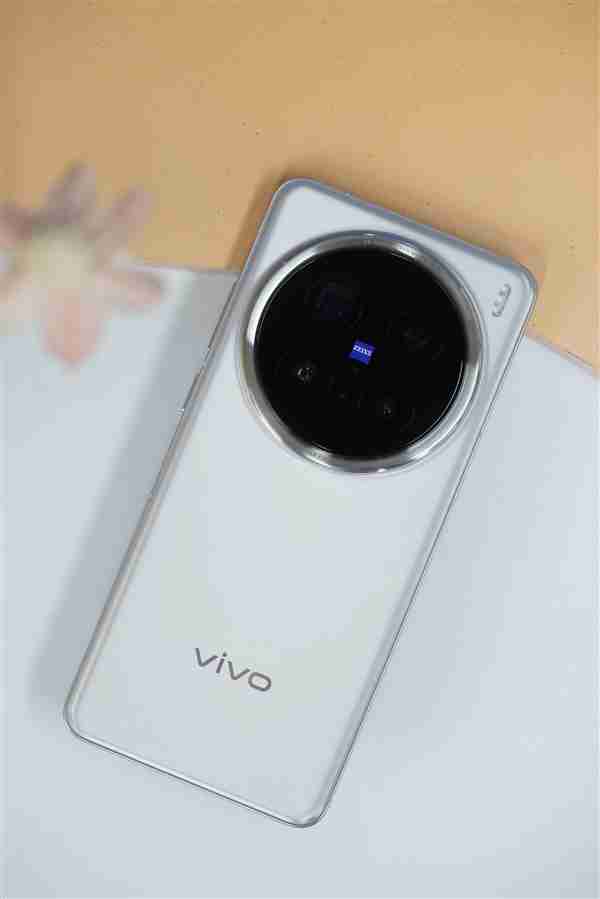 6799元新一代安卓机皇！vivo X200 Pro卫星通信版图赏