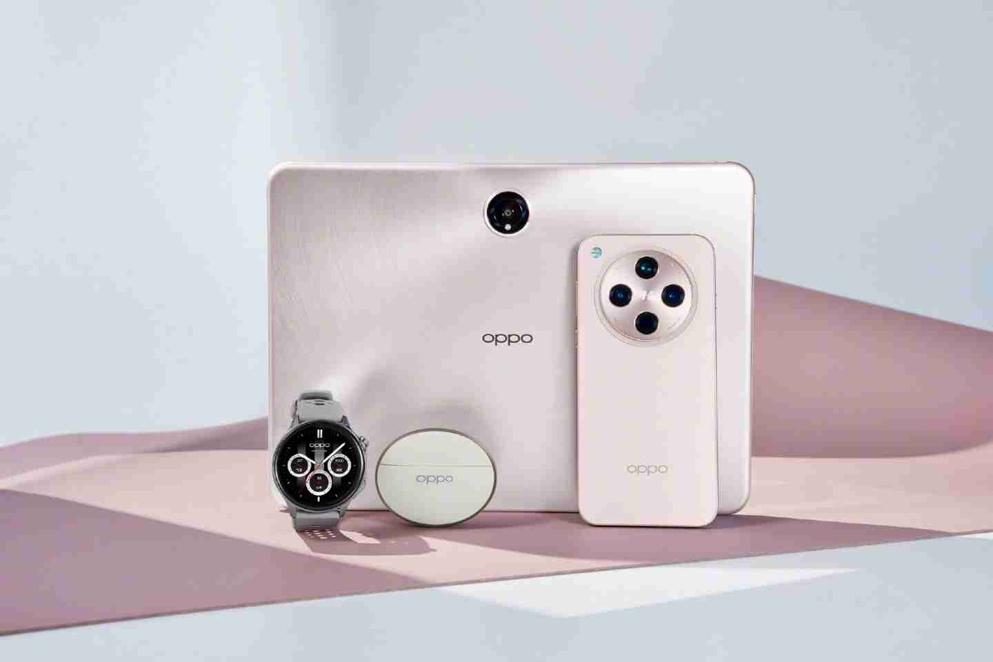 OPPO 全家桶照片公布,含 Find X8 系列手机、Pad3 Pro 平板等