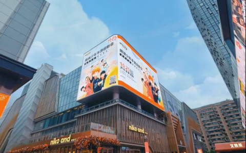 排球少年手游公测迎新携手万达，联合排球世界冠军和清北等高校排协共同演绎，燃爆新征程！