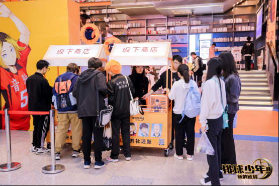 排球少年手游公测迎新携手万达,联合排球世界冠军和清北等高校排协共同演绎,燃爆新征程!