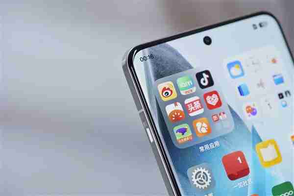 迄今性能最强手机!一加13蓝调时刻图赏