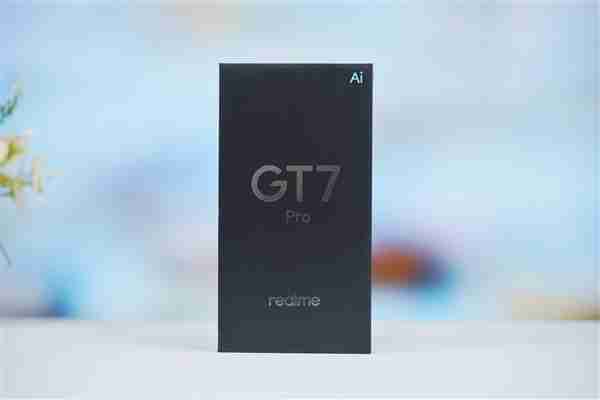 迄今最便宜骁龙8至尊版手机!真我GT7 Pro图赏