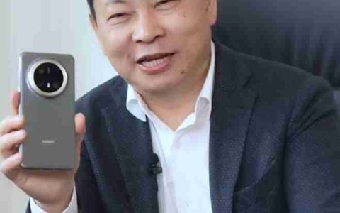 余承东首秀华为 Mate 70 Pro+ 真机外观，“金丝银锦”配色特别后盖材质
