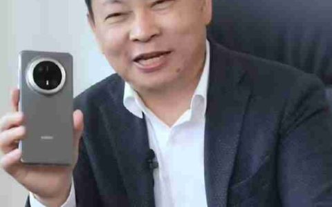 余承东首秀华为Mate 70 Pro+真机外观，“金丝银锦”配色特别后盖材质
