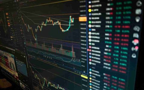 根据CoinMarketCap的数据，今天的十大趋势加密货币