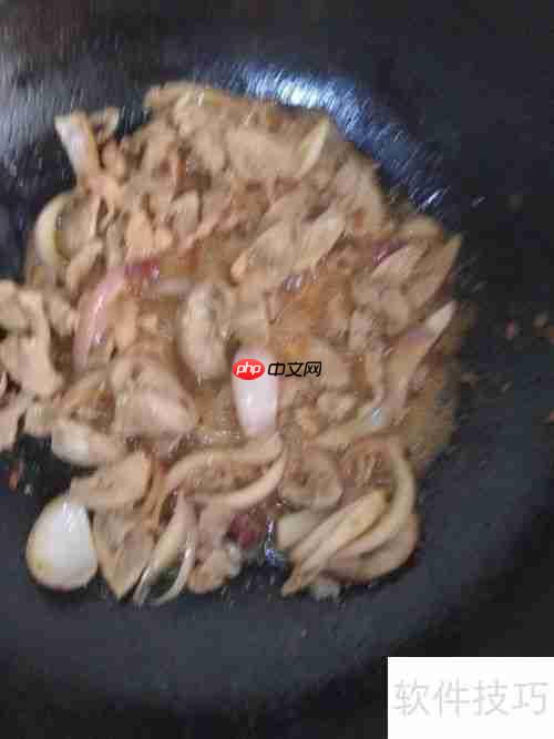 健美食谱:芹菜炒鸭肉的做法