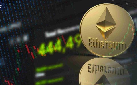 加密分析师Merlijn Trader指出，投资者目前正在将更多的资金存入以太坊（ETH）（ETH），而不是比特币（BTC）