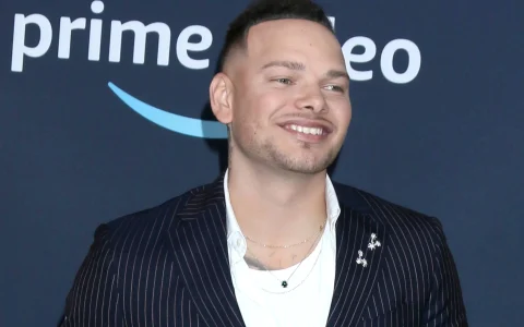 凯恩·布朗（Kane Brown）和泰勒·劳特纳（Taylor Lautner）：从现实生活中的朋友到“代币伴郎”