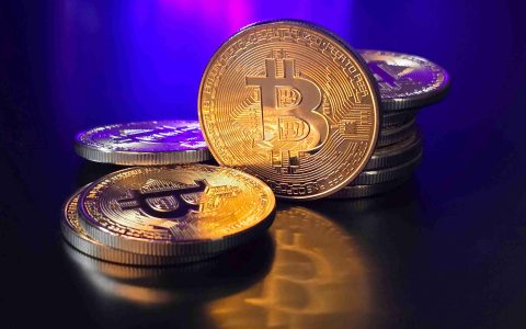比特币，价格和加密货币：在25年浏览数字边界
