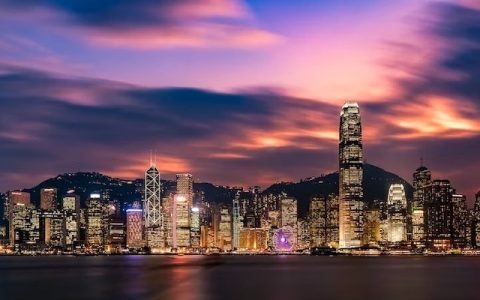 香港稳定币线下变现安全吗，熟人交易还是平台交易，哪种更靠谱？