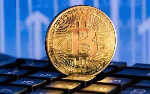 比特币达$11万，核心通膨2.9%：BTC 会突破通道吗？